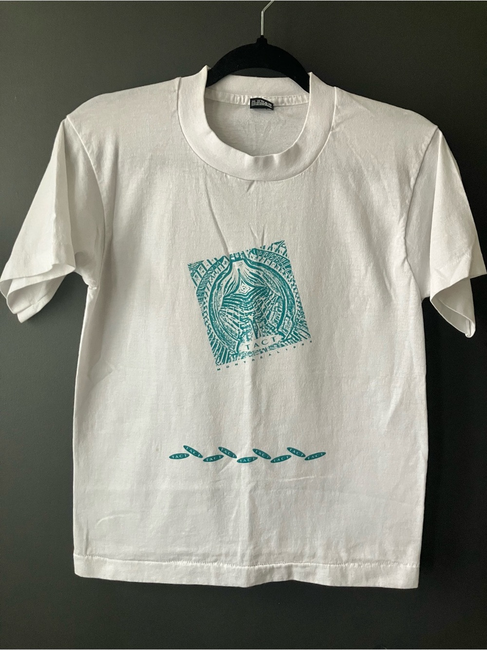 Vintage Graphic Tee Montréal 1995 90s Single Stitch XS or 10y Kids Youth Medium